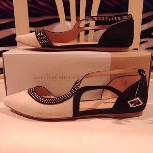 Strappy nude & black flats